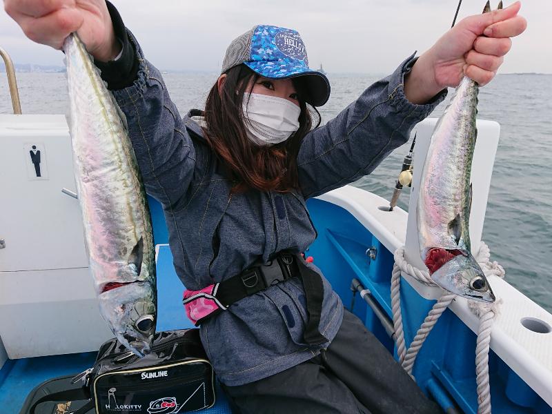 ジギング船でサバが多数