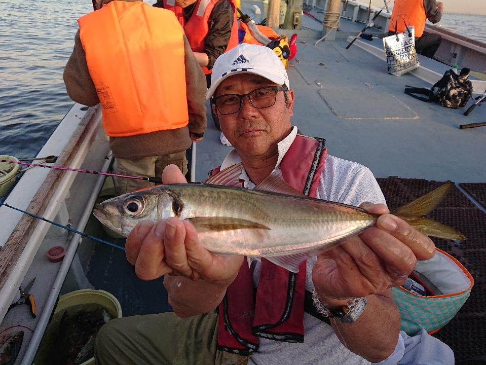 暗くなるとアタリも落ち着き・・